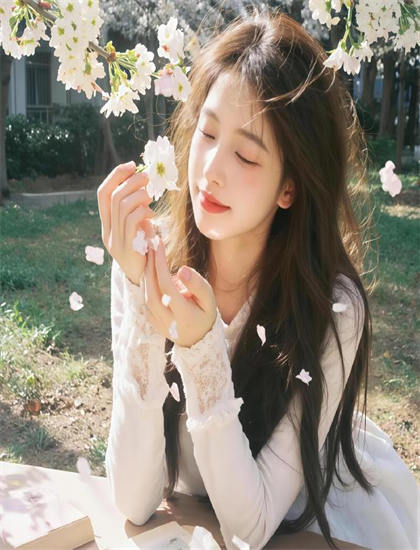 《朋友的小美好》剪辑手法分析：节奏把控与转场技巧探讨